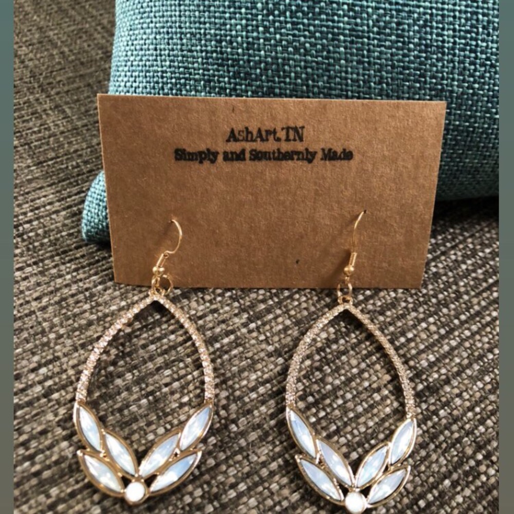 Oval stone earrings